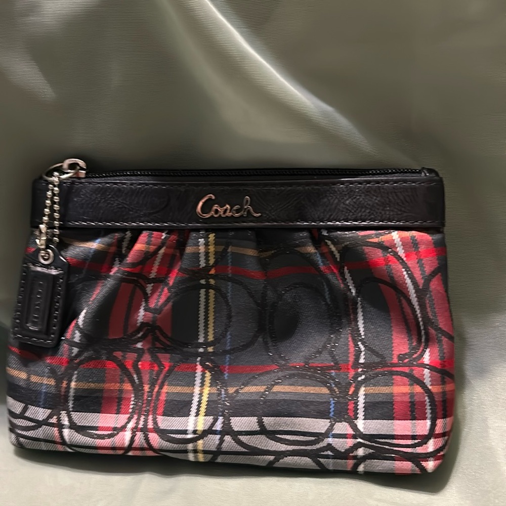 Coach Poppy Signature Wristlet-Exc condition